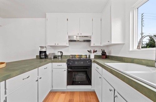 Eastside Santa Cruz House | 3 bedroom home - walk to Twin Lakes & Harbor!