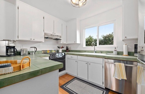 Eastside Santa Cruz House | 3 bedroom home - walk to Twin Lakes & Harbor!