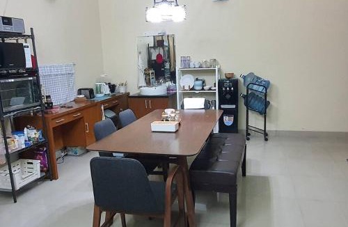 Panjer House | 3-Bedroom house with pool near park 10min to beach
