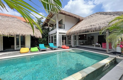 Padonan Villa | 3 bedroom villa with living enclosed - Canggu
