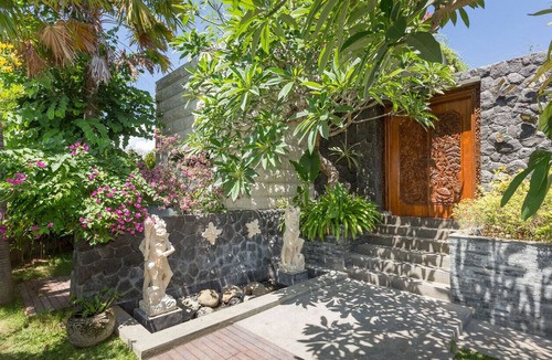 Mumbul Villa | 3 Bedrooms villa with great view