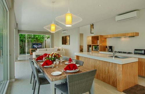 Berawa Villa | 3 BR Pool Villa near FINNS Recs Club