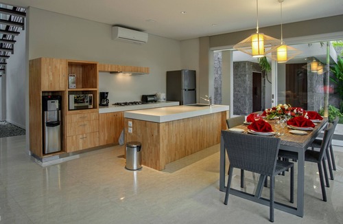 Berawa Villa | 3 BR Pool Villa near FINNS Recs Club
