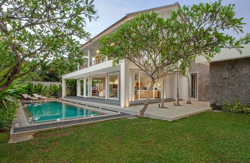 Berawa Villa | 3 BR Pool Villa near FINNS Recs Club