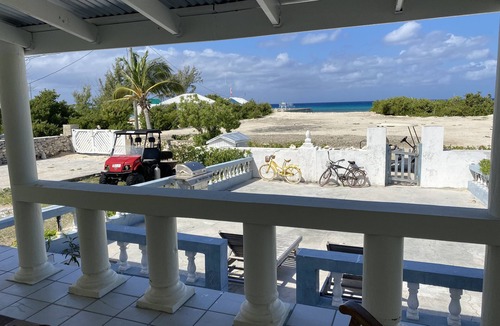 North District Cottage | 3 minute walk from Salt Cay Divers/Dock - 1 Bedroom - Full Kitchen