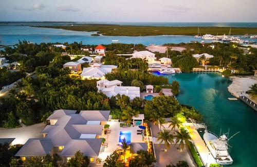 Leeward Settlement House | 344 m² House ∙ 4 bedrooms ∙ 8 guests