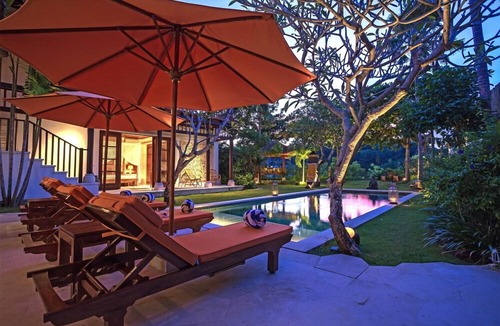 Jimbaran Bay Villa | 3BR Luxury Villa Located In Jimbaran! 8Min Walk To The Beach! W/Priv Swim Pool!