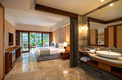 Ubud City-Centre Hotel | 5-Star Hotel ∙ Adiwana Bisma - CHSE Certified