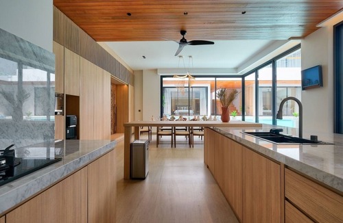 Jimbaran Bay Villa | 6BR Villa, Just a short walk from Kedonganan Beach