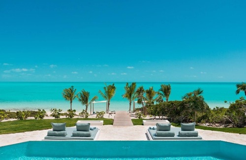 Long Bay Villa | 8 Bedroom Luxury Beachfront Villa in Turks & Caicos - Incredible Location