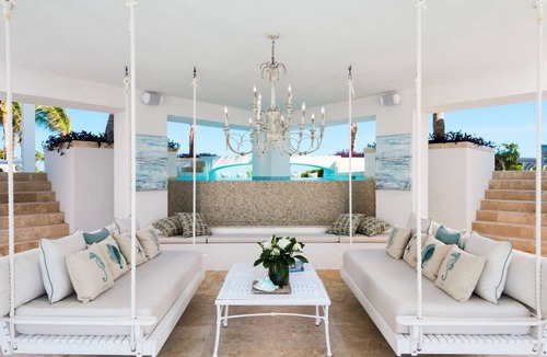 Long Bay Villa | 8 Bedroom Luxury Beachfront Villa in Turks & Caicos - Incredible Location