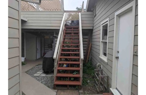 Aptos Cottage | A Fabulous stand alone beach home. Has everything a larger home has.