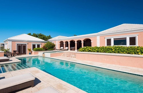 Venetian Road Settlement Villa | A Secluded Mediterranean Villa in the Heart of Turtle Tail