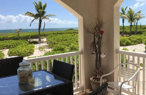 Wheeland Settlement Condo | Amazing Beachfront Haven