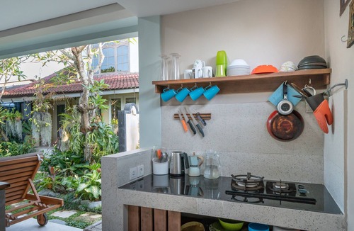 Mas Apartment | Angel House Ubud: Lumbung room. Above bale.