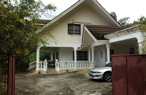 Anse aux Pins House | Anum Cara Guesthouse with both Mountain View and Sea View