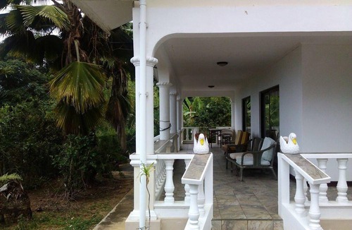 Anse aux Pins House | Anum Cara Guesthouse with both Mountain View and Sea View