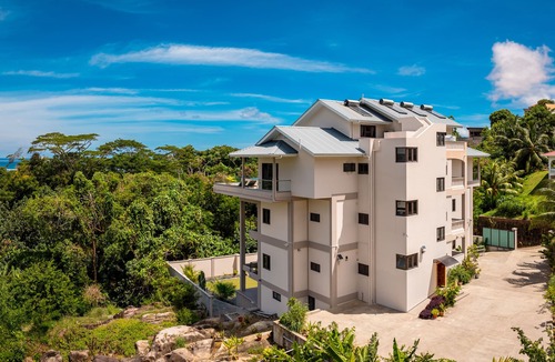 Mahe Island Apartment | Aran Apartments - Fenton: Modern, spacious apartment at Au Cap.