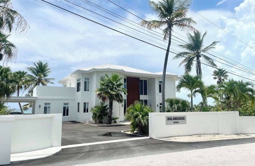 Venetian Road Settlement Villa | Balanciaga Villa