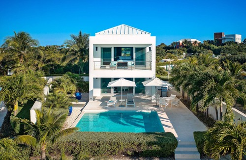Ocean Point Villa | Bari beachfront luxury villa