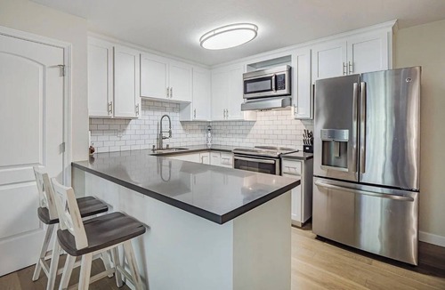 Eastside Santa Cruz Condo | Beach Condo Retreat Walk to Award-Winning Beaches!