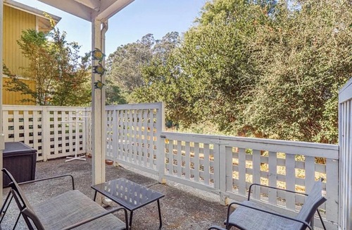 Eastside Santa Cruz Condo | Beach Condo Retreat Walk to Award-Winning Beaches!