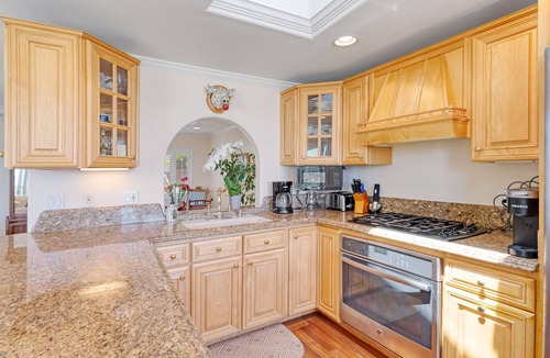Capitola Condo | BEACH FRONT LUXURY VENETIAN - 2 Jacuzzi Tubs - 2 Parking Passes - BBQ