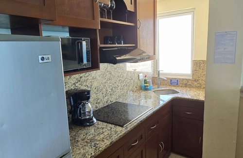 Punta Cancun Apartment | Beach & Nightlife Paradise; Top floor and ocean view
