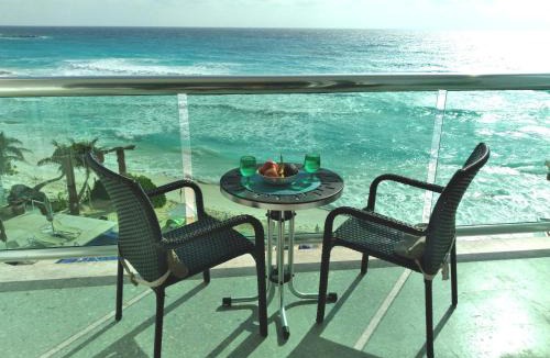 Punta Cancun Apartment | Beachfront 1 bedroom condo in club zone