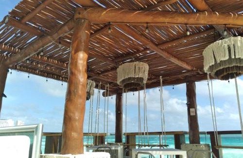 Punta Cancun Apartment | Beachfront 1 bedroom condo in club zone