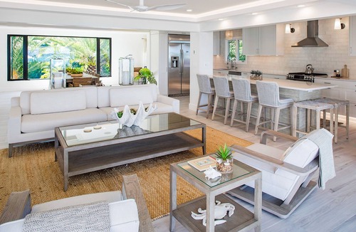 Grace Bay West Villa | BEACHFRONT! Grace Bay Beach, Sleeps 12