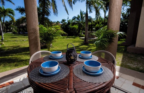 Playa del Secreto House | Beautiful 2 Bdrs Villa with Pool,Private Beach,Wi-Fi, Kayaks, Manager, Chef .
