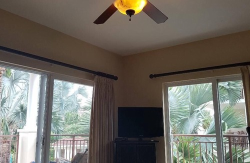 Grace Bay Condo | Beautiful 2 Bed Luxury KING BED Suite, GRACE BAY BEACH- WINNER OF EXCELLENCE!❤