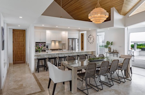 The Bight Villa | Beautiful OCEAN FRONT, POOL Villa walk or drive to GRACE BAY BEACH Turtle Ridge
