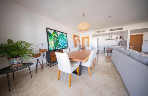 Playa Mujeres Apartment | Beautiful penthouse by the beach