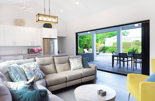 The Bight Villa | Beautiful Modern Villa - short walk to Grace Bay Beach