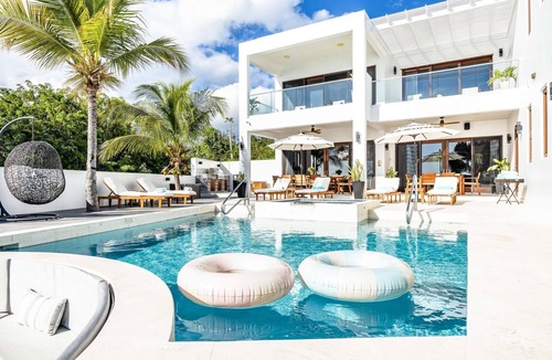 Ocean Point Villa | Beautiful Villa Cena! 6 Bedrooms, Waterfront, Jacuzzi, Gym, Amenities