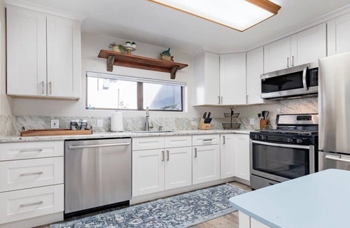 Capitola House | Begonia Beach Cottage- Dog Friendly