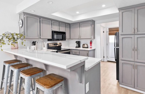 Capitola Apartment | Bella Beach Condo - 2 Free Parking Spots