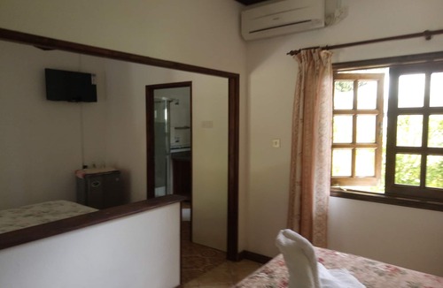 La Passe Bed & Breakfast | Beryl Guesthouse - #Ocean Familiale - Village and ocean within 5mn walking distance