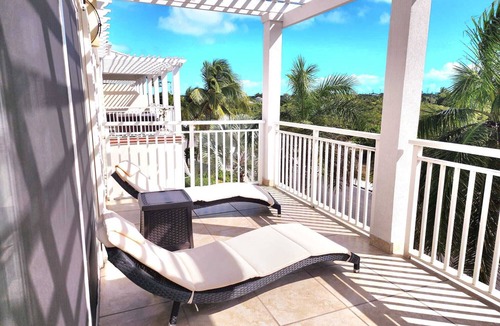 Grace Bay Condo | BEST LOCATION on Grace Bay! PLAZA at OCW, No Car Needed!