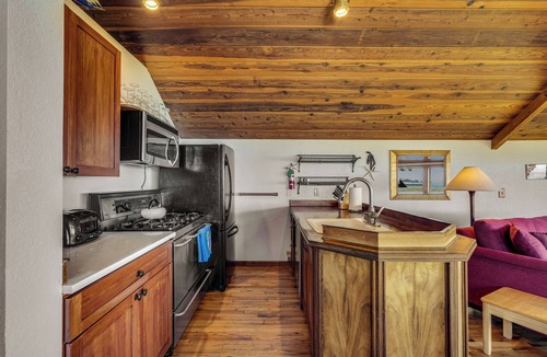 Seabright House | Black Pearl Cottage – Classic Seabright Charm Near the Beach