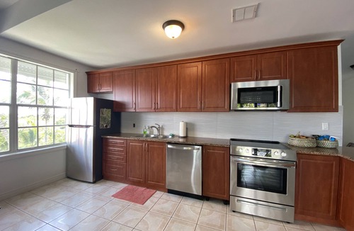 The Bight Condo | Bliss 101: Poolside Condo w/Wraparound Balcony & Ocean View