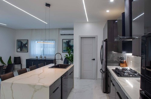 Discovery Bay Villa | BRAND NEW modern waterfront luxury mansion