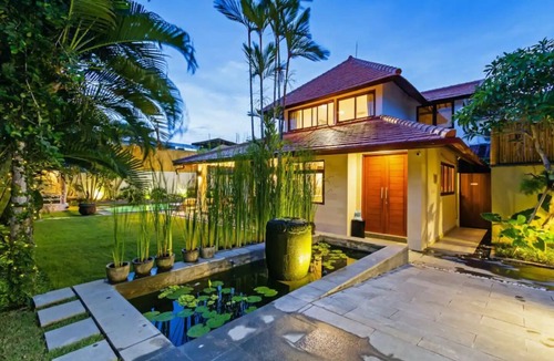 Central Seminyak Villa | BRAND NEW 5 BR with Enclosed Living 2 mins to Eat Street