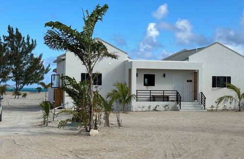 Whitby House | BRAND NEW Beachfront Villa best sandy beach in TCI with pool Fox Tail Palm Villa