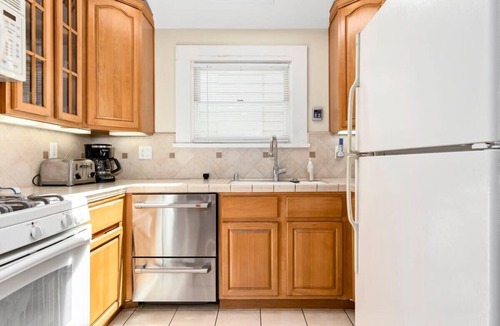 Capitola House | Bridgeport Bungalow on the River