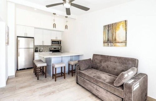 Kew Town Settlement Apartment | Buttonwood Lodge Unit #5