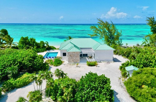 Whitby Villa | Caicos Cottage, 2bd/2bath Beachfront Villa w/pool on Whitby Beach