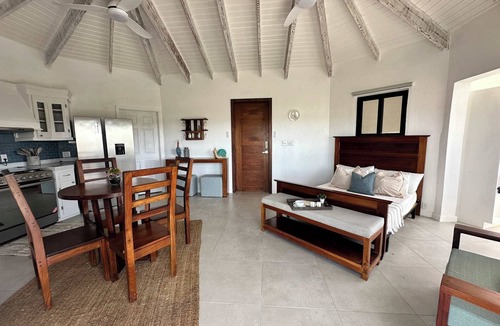 Venetian Road Settlement Apartment | Canalfront Balcony | Gazebo | Fire Pit | Near Lake
